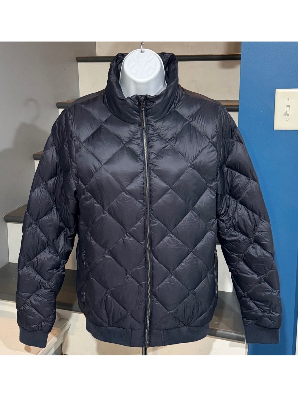 Patagonia Women’s Size Medium Prow Bomber Navy Blue Insulated Full Zip Jacket!